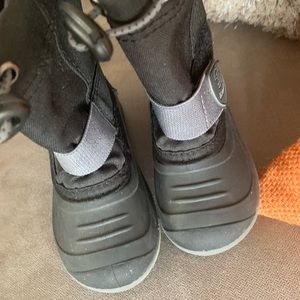 Snow boot- size 8 toddler